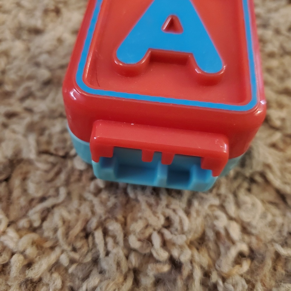 Vtech Alphabet Block Train Replacement Block R / A Blue Red - Picture 3 of 4